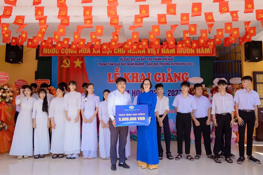 Lễ khai giảng năm học 2026-2027 của Trung tâm GDNN-GDTX khu vực 2 TP Huế - nơi đào tạo văn hóa và nghề cho nhiều học sinh, học viên vùng xa.