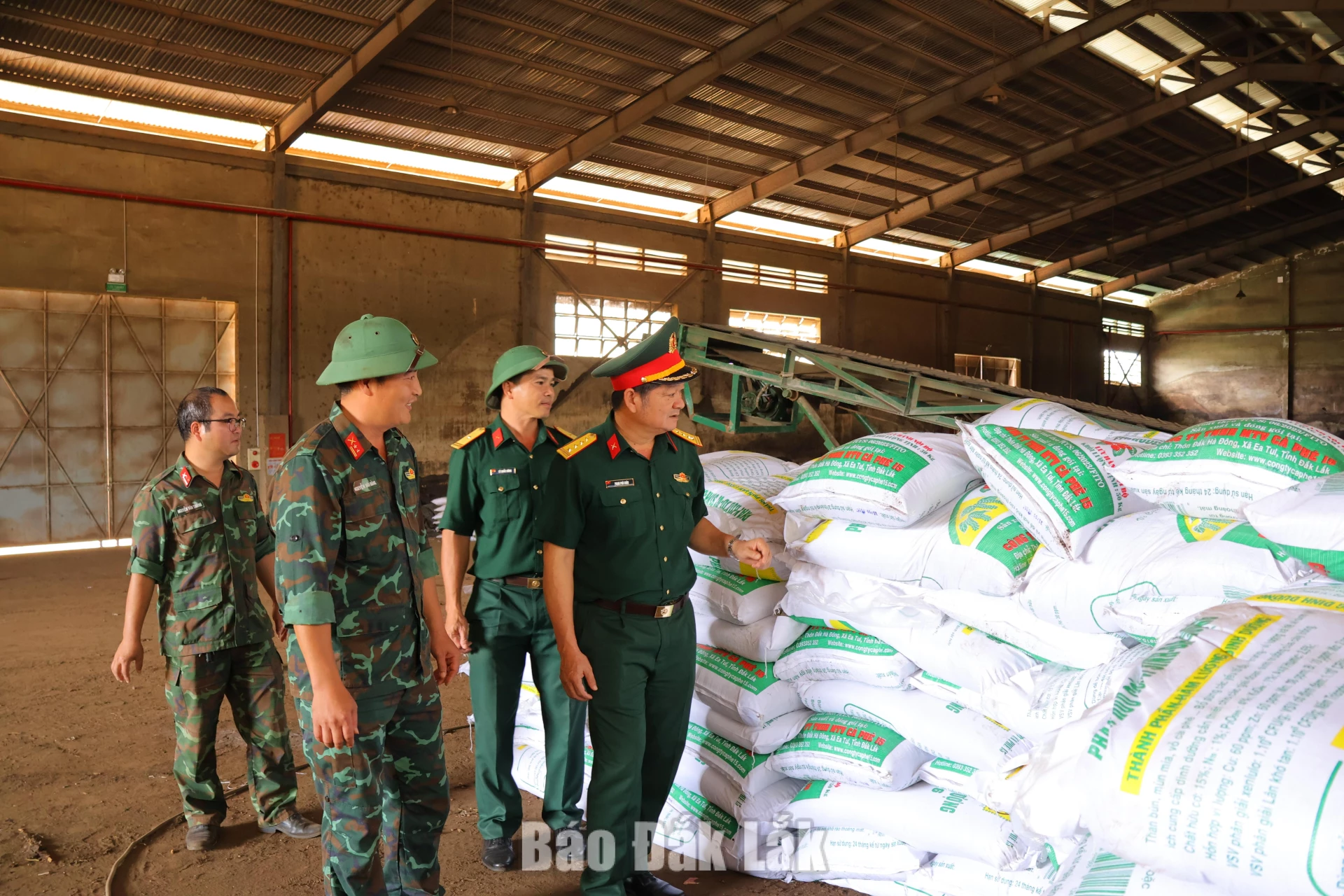 Công ty Cà phê 15 sản xuất phân hữu cơ vi sinh từ vỏ cà phê, từng bước biến phụ phẩm thành nguồn dinh dưỡng cho đất trồng.